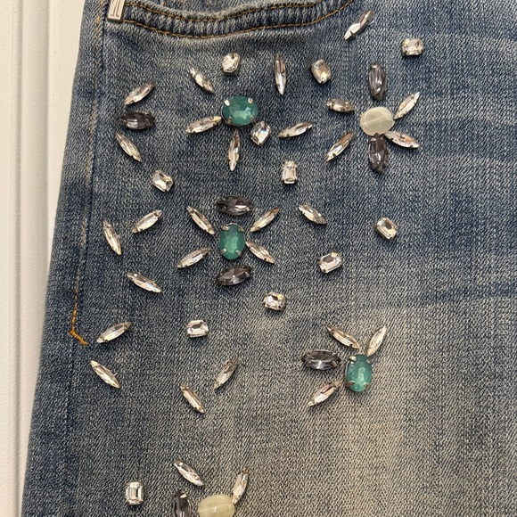 Anthropologie Pilcro Hyphen Embellished Blue Jeans with Floral Accents 29/8 - Picture 3 of 13